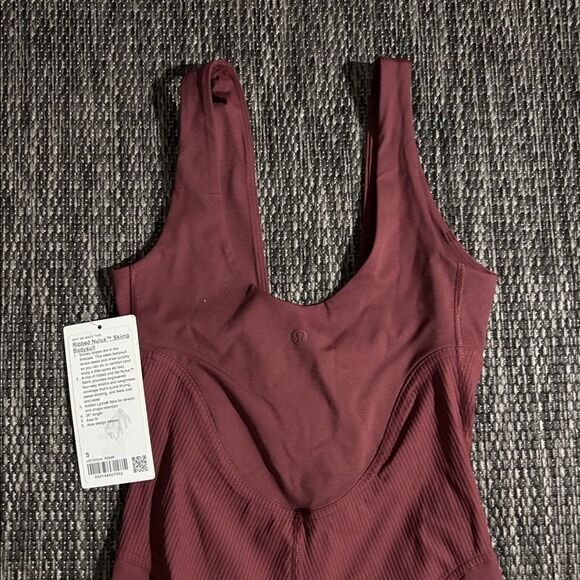 Lululemon Ribbed Nulux Skiing Bodysuit
Asia Fit - Picture 7 of 11
